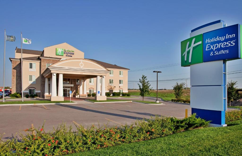 Holiday Inn Express Hotel & Suites Wichita Airport an IHG Hotel Main image 1